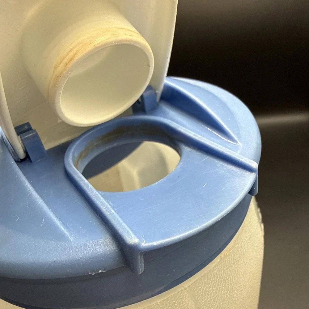Rubbermaid Servin' Saver 2.75 Qt Beverage Container Jug Blue Flip Top Lid #0459